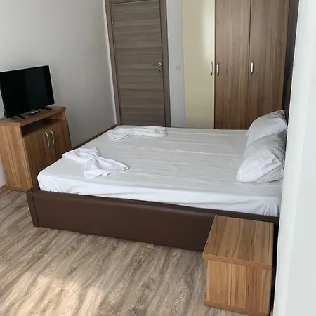 Antonia Summerland * ママイア