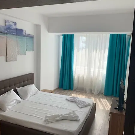 Antonia Summerland * ママイア