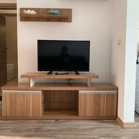 Antonia Summerland * Mamaia