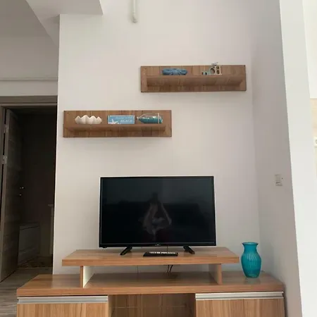 Antonia Summerland * Mamaia